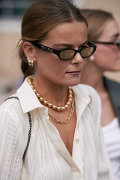 Gold Street Style, Chunky Gold Chain Necklace, Copenhagen Fashion Week Street Style, Street Style Jewelry, Chunky Gold Necklaces, Copenhagen Street Style, Boho Styl, Chunky Gold Chain, Celebrity Jewelry