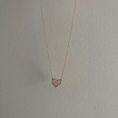 Barely Worn. Condition- Good Quality, Looks Brand New. Kendra Scott Heart Necklace, Jewelry Kendra Scott, Kendra Scott Jewelry, Kendra Scott, Heart Necklace, Good Quality, Womens Jewelry Necklace, Pink Color, Jewelry Necklaces