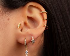 Triple ear cuff 18k gold plated / 925 stelring silver. This dainty non pierced ear cuff fits perfect as cartilage earring. You don't need a piercing to wear it and you can simulate three hoop earrings without a hole. Made of 925 sterling silver and 18 karat gold plated, it's perfect to stack with other earrings and have a beautiful ear candy. Details: * 18 carat gold plated 925 sterling silver. * Also available in 925 sterling silver. * Nickel free. * Sold individually or by pairs. Measurements: Gold Plated Huggie Ear Cuff, Cubic Zirconia Ear Cuff For Everyday Wear, Trendy Cubic Zirconia Single Cartilage Earring, Minimalist Details, Earring Cartilage, Triple Hoop Earrings, Tiny Hoop Earrings, Cartilage Earring, Ear Cuff Earings