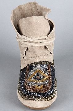 Beaded Moccasins Moccasins Outfit, Moccasin Pattern, Beaded Moccasins, Minnetonka Moccasins, Boho Boots, Moccasin Boots, The Madison, Beautiful Boots, House Of Harlow 1960