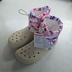 Nwt Croc Boots Men 9 Women 11 Pink Casual Synthetic Boots, Casual Pink Insulated Boots, Casual Pink Slip-on Boots, Crocband Platform, Fuzzy Crocs, Croc Boots, Crocs Literide, Platform Crocs, Crocs Slides