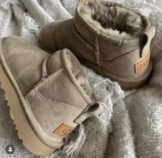 Nike Winter Boots, Boots Winter Outfit, Boots Ootd, Fashion Inspo Instagram, Cute Uggs, Moodboard Fashion, Pretty Sneakers, Ugg Ultra Mini