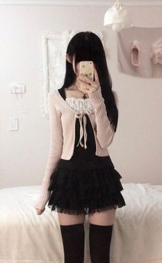 𝐂𝐫𝐞𝐝𝐬 𝐭𝐨 : 𝐬𝐱𝐧𝐲𝐧𝐠 (𝐨𝐧 𝐢𝐠) Cutesy Outfit, Jirai Kei, Instagram Outfits, Dope Fashion, Cute Skirts, Teenage Fashion Outfits, Pretty Outfits