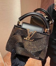 Tas Lv, Louis Vuitton Capucines, Luxury Bags Collection, Fancy Bags, Luxury Purses, Pretty Bags, Cute Bags, Womens Purses, Bags Designer Fashion