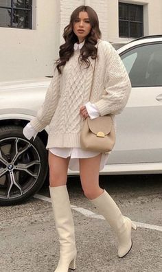 #Winter#WinterOutfits#Fashion2024#SeasonalFashion#WinterTrends#StyleTips#ColdWeatherOutfits#Skirts#Layering#MidiSkirtsIdeas#OutFitIdeas#WinterFashion#WinterOutfitsAesthetic#WinterOutfitsKorean#WinterOutfitsForWomen#ChristmasOutfit White Boots Outfit, Stile Hijab, Winter Fashion Outfits Casual, Outfit Chic, Beige Outfit, Looks Street Style, Fashion Winter, Autumn Outfit