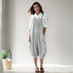 The Linen jumpsuit is made of gray linen blend. The wide leg pants is oversized, it is loose and casula style, most of womens like this gesign, the linen overalls has two side pockets.  you can match a shirt inner as your want.Adding a jacket or blazer over the top is also a great way to give your look a sense of structure. FEATURES 100% linen No lining Adjustable shoulder string Two side pockets Loose fit jumpsuit Mid calf Perfect for summer,spring,autumn More color ★★ Bespoke Order Service If you Request other color Request the length Your height is not between 155 cm- 172 cm Your weight is over 75 kg I can do it for you, It will need some extra fee depending on on your need. Contact with me for more detail. ★★ Get your size in Size Chart with your body measurement https://www.etsy.com/l Spring Linen Overalls With Relaxed Fit, Gray Cotton Summer Jumpsuits And Rompers, Gray Cotton Jumpsuits And Rompers For Summer, Gray Spring Jumpsuits And Rompers With Pockets, Gray Jumpsuits And Rompers With Pockets For Spring, Spring Cotton Gray Jumpsuits And Rompers, Gray Jumpsuits And Rompers For Spring Loungewear, Spring Linen Overalls, Gray Jumpsuit