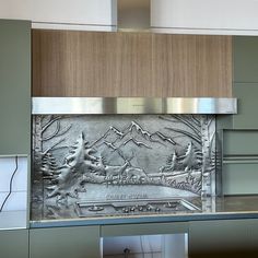 Modern Farmhouse Kitchen Backsplash, Handcrafted Deer Scene Copper Panel, Gray Metal Backsplash Tile for Kitchen Remodeling Mountain Behind the Deers Design Wall Art is suitable as a kitchen backsplash wall art and nature scene wall decor, a special gift for a countryside house, or traditional kitchen decor. AVAILABLE IN VARIOUS COLORS View other colors: https://www.etsy.com/listing/1364718463/pine-trees-and-mountain-scenery-behind AVAILABLE IN ANY SIZE - Measure the space you will decorate with my copper artwork. - Pick one of the existing size options from the dropdown list. (Horizontal, vertical, or square) - Message for a custom size request. I will calculate the cost, add a new size option, and reply to you within minutes. Size (width x height) Horizontal rectangle: ●16x12" (40x30 cm) Metal Backsplash Behind Stove, Mountain Backsplash, Modern Farmhouse Kitchen Backsplash, Traditional Kitchen Decor, Bar Backsplash, Southwest House, Metal Backsplash, Metal Tile Backsplash, Deer Scene