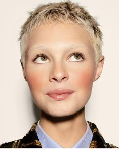 Bleach Pixie, Makeup Subtle, Pixie Styling, Annie Lennox, Mullet Haircut, Really Short Hair, Very Short Haircuts, Great Haircuts, Grey Hair Styles For Women