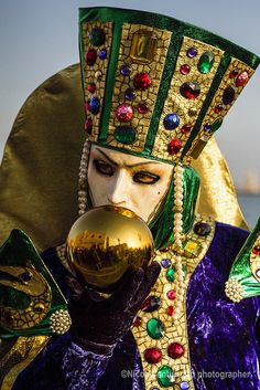 Carnevale Venezia Venetian Costumes Carnival Of Venice, Venetian Costumes, Venice Carnival Costumes, Venice Mask, Venetian Carnival Masks, Carnival Of Venice, Venice Carnival, Venetian Masquerade, Masquerade Costumes