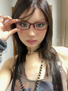 Round Faces Reference, Early 2000s Glasses, Miu Miu Bayonetta Glasses, Office Siren Glasses Round Face, Red Bayonetta Glasses, Cat Eye Glasses Outfit, Bayonetta Glasses Round Face, Red Glasses Aesthetic