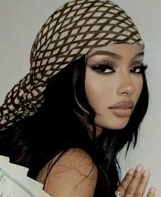 💗 Long Lashes Black Women, Soft Baddie Aesthetic, Persian Makeup, Baddie Lashes, 2000s Makeup Looks, Feminine Makeup, Vampy Makeup, Mekap Mata, Feminine Face