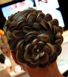 20 Rose Braid Hairstyles You Will Love in 2019, Who does not love flowers? Prepare yourselves to these prettiest rose braids trend. There is no doubt that rose braid hairstyles are the latest hairst..., Braids #bestbraidedhairstyles Dutch Flower Braid, Fancy Braids, Flower Braids, Asymmetrical Hairstyles, Tapered Haircut, Braided Hairstyle, Bangs Hairstyles