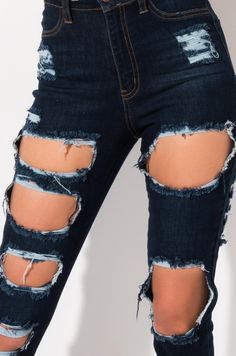 Chill Clothes, Jeans With Holes, Cute Ripped Jeans, Cut Out Jeans, Lace Dress Vintage, Hot Jeans, Jeans Diy, Star Style, Cute Swag Outfits