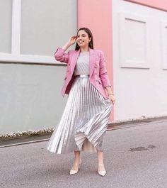 Sagittarius Outfits, Bright Colors Fashion, Pleated Skirt Outfit, Modest Outfit Ideas, Cute Skirt Outfits, Maxi Skirt Outfits, Stylish Clothes For Women, Casual Chic Outfit, Modest Fashion Outfits