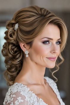 Wedding Mom Hairstyles, Simple And Elegant Hairstyles, Mother Of Bride Hairstyles, Bridgerton Hairstyles, Hunters Wedding, Mob Hair, Pinterest Short Hairstyles, Mother Of The Bride Hairdos, Wedding Hairdos