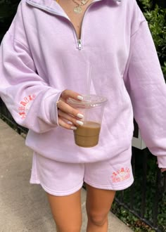 Kelly Quarter Zip & Shorts set. Shorts featuring a smiley print on left leg. Shorts run true to size/slightly small so size up if you're in between sizes. Preppy Quarter Zip, Sweat Set Shorts, Sweatshirt And Shorts Set, Sweat Shorts Set, Pink Cold Outfits, Comfy Set Outfit, Colorful Athleisure Outfits, Cute Sweat Sets, Preppy Sets