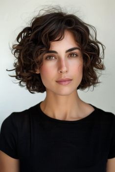 Curly Chin Length Hair, Layered Curly Bob, Short Wavy Bob Hairstyles, Naturally Wavy Bob, Short Bob Wavy Hair, Natural Curly Bob, Wavy Hair Bob, Kręcony Bob