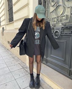 Ganni Street Style, Looks Adidas, Blazer Street Style, Scandinavian Fashion, Mode Casual, 2024 Fashion, Blazer Outfits, Autumn Outfit