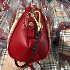 Charm Fashion - BBR Bags - 1081 A+ Excellent Quality copies; Contact us if you've any questions in your mind. Ladies Handbags, Branded Packaging, Burberry Bag, Luxury Women, Luxury Items, Brunei, Evening Bags, Mini Bag, Fashion Statement