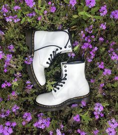 Doc Martens Aesthetic, Doc Martins Boots, White Doc Martens, Shoe Inspo