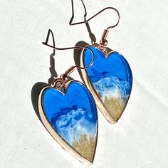 Heart Charm Beach Jewelry, Resin Jewelry For Summer Gifts, Blue Resin Jewelry For Summer, Summer Gift Jewelry Made Of Resin, Resin Drop Earrings For Beach, Resin Heart Charm Pendant Jewelry, Handmade Ocean-inspired Resin Jewelry, Summer Heart-shaped Gold Jewelry, Unique Hand Painted Jewelry For Beach