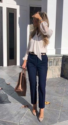 Dresses To Wear To Work The Office, Relaxed Business Casual Women, Recruiter Outfits, Law Firm Outfits, Branding Outfits, Mode Mantel, Casual Work Outfits Women, Fashionable Work Outfit