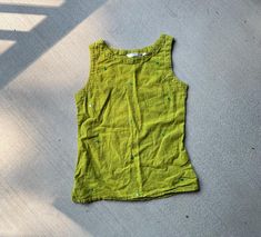 90s vintage green cotton mirrored tank top Max made in india 100% cotton (label size s) best for modern small, refer to measurements Excellent Vintage Condition  MEASUREMENTS IN INCHES (laid flat + unstretched double where needed) : Pit to pit: 15.5 Waist: 16 Length: 23 All sales final. Each vintage piece has been preloved. Minor fading + wear is expected & often adds to the character. All items are cleaned & from a smoke & pet free building. We hope you appreciate this find as much as we do. 90s Tank Top, Cotton Labels, Boho Green, Cotton Tank Top, Casual Tank Tops, Green Cotton, 90s Vintage, Womens Tank, American Vintage