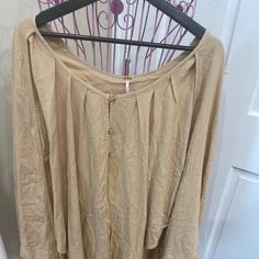 This Free People Blouse Is Perfect For Both Casual And Travel Occasions. With Its Oversized Fit And Longline Tunic Cape Shoulder Style, It's Sure To Turn Heads. The Beige Linen And Viscose Blend Material Make It Comfortable To Wear, And The Long Sleeves Add An Extra Touch Of Elegance. The Shirt Is Brand New And Has Never Been Worn, Making It A Great Addition To Your Wardrobe. The Xssize Is Perfect For Regular Sizing, And The Beige Color Is Sure To Match With Any Outfit. Add This Stylish Tunic Bl Long Sleeve Beige Tops For Vacation, Beige Long Sleeve Tops For Vacation, Beige Long Sleeve Top For Daywear, Casual Beige Tunic Top, Oversized Beige Tops For Daywear, Beige Relaxed Fit Tunic Blouse, Oversized Beige Top For Vacation, Beige Oversized Top For Vacation, Lagenlook Top For Spring Vacation