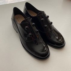 Size 8 Never Worn Spring Black Pointed Toe Dress Shoes, Black Pointed Toe Dress Shoes For Fall, Casual Black Loafers For Party, Black Flat Oxfords For Fall, Black Flat Heel Dress Shoes For Party, Black Flat Loafers For Party, Flat Black Loafers For Party, Black Dress Shoes With Flat Heel For Party, Black Dress Shoes For Workwear In Fall