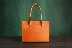 This bag is a made to order item. All hand stitched with selected Vegetable Tanned... Custom Leather Bag, Tan Leather Tote, Italian Leather Bags, Leather Gifts, Leather Bags Handmade, Genuine Leather Bags, Women Bag, Shopper Bag, Custom Leather