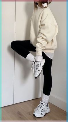 Golden Goose Women's Ball Star Mule Sneakers Outfits Leggins, Modele Fitness, Look Legging, Black Leggings Outfit, Everyday Casual Outfits, Skandinavian Fashion, Disney Orlando, Street Outfits, Pastel Outfit