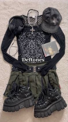 00s Punk Fashion, Yk2 Emo Outfits, Emo Vs Prep, Emo Y2k Grunge Outfits, Cute Outfits Y2k Grunge, Deftones Style Outfits, Y2k Grunge Dress, Punk Fashion Summer, Emo Inspired Outfits