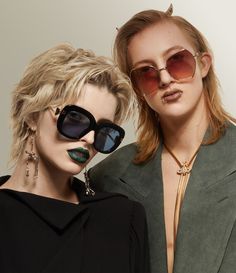 The design of the Hardware orb sunglasses is influenced by the iconic eyewear worn by Jodie Foster in the film 'Taxi Driver'. These sunglasses, which are reminiscent of vintage styles, feature a hexagonal frame with intricate engravings. Each temple of the sunglasses showcase our brand's three-dimensional symbol, a design conceptualised by Vivienne Westwood to symbolise the fusion of tradition with innovation. Vivienne Westwood Skeleton, Vivienne Westwood Store, Gold Vivienne Westwood, Jewelry Vivienne Westwood, Vivienne Westwood Jewelry, Vivienne Westwood Jewellery, Skeleton Earrings, Jodie Foster, The Vivienne