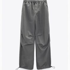 Zara Joggers Spring High-waisted Utility Pants, Spring Utility High-waisted Pants, Spring Straight Parachute Pants With Cargo Pockets, Chic Spring Cargo Pants, Spring Cargo Style Parachute Pants, Spring Parachute Cargo Pants, Chic Cargo Parachute Pants For Spring, Chic Cargo Pocket Parachute Pants For Spring, Chic Parachute Pants With Cargo Pockets For Spring