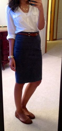 Skirt Styling, Easy Outfits, Navy Pencil Skirt, Work Flow, Professional Attire, Pencil Skirts, Business Outfit, Office Inspiration