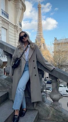 Paris fashion Lily Clark Outfits, Paris Aesthetic Outfit, Lily Clark, Paris Trip Outfits, Eurotrip Outfits, Paris Outfit Ideas, Outfits Paris, Transitional Outfits