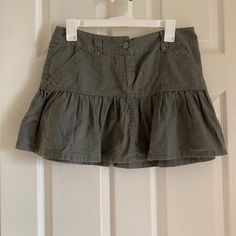 Dorothy Perkins Ruffled Mini Skirt Size Uk 10 Excellent Unused Condition Only Washed And Flat Dried Measurements (Laid Flat) Length 14" Waist 16“ Spring Skirted Skort With Pockets, Spring Lined Cargo Skirt, Casual Short Skirt With Ruffle Hem, Casual Ruffle Hem Skort, Casual Mini Skort With Ruffle Hem, Casual Flared Skort With Ruffle Hem, Casual Ruffled Skort For Fall, Ruffled Mini Skirt, Dorothy Perkins