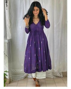 Simple Anarkali Kurta Designs, Kurtas Outfit For Women, Kurta Outfits Women Aesthetic, Dress Indian Style New Pattern, Athenic Pattern Dress, Jamdani Suit Design, Diwali Kurtas Women, Anarkali Kurta Designs Women, Mangalagiri Kurta Designs