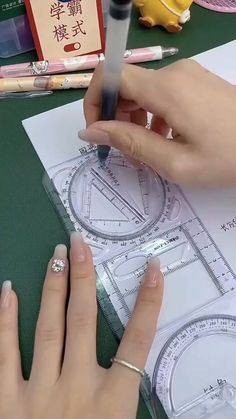 Hand Tricks, Diy Gadgets, Ornament Drawing, Geometric Figures, Monochrome Art, Diy Crafts For Kids Easy, Gadgets And Gizmos, Clever Hacks