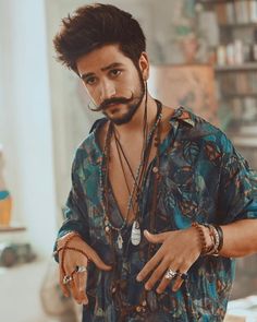 Hippie Fashion Men, Bohemian Aesthetic Outfit, Hippie Outfits Men, Bohemian Outfit Men, Psytrance Clothing, Hippie Elegante, Boho Men Style, Looks Hippie, Bohemian Men