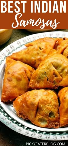 Indian Samosa Recipe, Indian Samosas, Easy Samosa Recipes, Vegetable Samosa, Healthier Snacks, Samosa Recipe, Vegetarian Indian, Indian Cooking Recipes, Korean Dishes