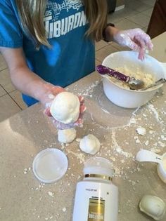 Home Made Snow, Food Props Diy, Faux Ice Cream, Summer Crafts For Toddlers, Ice Cream Crafts, Diy Ice Cream, Ice Cream Scoops