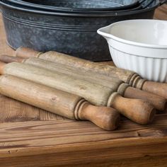 Decorative Wood Rolling Pin Farmhouse Tabletop, Grandmothers Kitchen, Old Crocks, Primitive Homes, Vintage Farmhouse Style, Primitive Kitchen, Chic Kitchen, Shabby Chic Kitchen