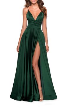 Flowy Prom Dresses, Gown Couture, Gown For Prom, Dress Couture, Prom Dress Styles, Prom Style