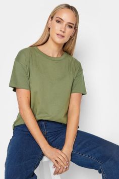 Shop LTS Tall Khaki Green T-Shirt at Yours Clothing. Discover women’s plus size clothing in sizes 10-36 with fast delivery. Green Tshirt Outfit Woman, Green Tshirt Outfit, Jeans For Tall Women, Tall Skirt, Tshirt Outfit, Large Clothes, Long Tall Sally, Long Leggings, Green T Shirt