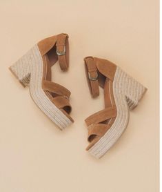 Retro-inspired platform sandals lofted with a chunky heel for eye-catching charm wherever you go. Updated for this season, the LYNN features a summary espadrille lined platform sole. This sky-high style guarantees all-day comfort, thanks to our signature padded footbed. Man-made Upper / Padded footbed /Espadrilles & Chic Chunky Platform Heels For Vacation, Trendy Platform Espadrilles For Spring, Spring Vacation Chunky Platform Sandals, Chic Chunky Platform Sandals For Summer, Chic Chunky Platform Sandals For Vacation, Spring Vacation Sandals With Chunky Platform, Vacation Wedge Sandals With Chunky Platform And Open Heel, Chunky Platform Wedge Sandals With Open Heel For Vacation, Trendy Straw Heels With Round Toe