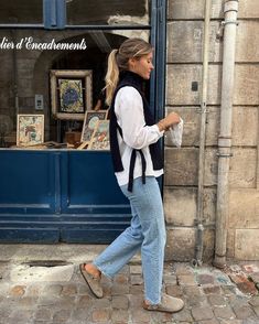 Le jean Levi's : un bon basique à avoir dans sa garde robe capsule 👌
📷 @camilleth_ Birkenstock Clog Outfit, Birkenstock Boston Outfit, Boston Outfits, Fashion Me Now, Birkenstock Outfit, Birkenstock Style, Womens Winter Fashion Outfits, Mum Fashion, October 5