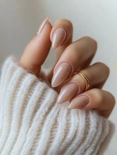 A set of simple and elegant Christmas nail designs in deep red, dark green, and soft nude. Each look features subtle details like silver branches, gold glitter, and delicate gold accents. Perfect for a festive yet classy holiday look.   #ChristmasNails #HolidayNails #SimpleNails #FestiveNails #WinterNails #NailInspiration #ChallengeFestività Beige Nails Christmas, Gold Holiday Nail Designs, Green And Nude Christmas Nails, Gold And Nude Christmas Nails, Christmas Elegant Nails Classy, Christmas Nail Minimal, Winter Minimal Nails, Holiday Nails 2024 Trends, Deep Red Holiday Nails