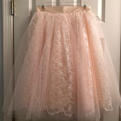 Beautiful, Cream/Pink/Slightly Peachy Never Before Worn Tulle Skirt Feminine Tulle Skirt With Lining, Feminine Tulle Lined Skirt, Feminine Lined Tulle Skirt, Pink Full Skirt Bottoms For Wedding, Feminine Full Tulle Skirt, Pink Tulle Skirt For Spring, Pink Full Tulle Skirt Bottoms, Pink Tulle Full Skirt Bottoms, Pink Tulle Full Skirt