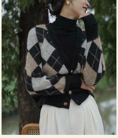 "This cute chic modern and 80's vintage style sweater style plaid jumper makes you looks stylish. ❤️ Materials:  32%mohair+28% Marino wool+40% acrylic Sizes： 🌟Pullover jumper S chest：104cm(41\") length:64cm(25.2\") M chest: 108cm(42.5\") length:66cm(25.9\") 🌟Cardigan  S chest: 96cm(37.8\") length:52cm(20.5\") M chest: 100cm (39.4\") length:54cm(21.3\") L chest: 104cm(40.9\") length:56cm(22\")" Patchwork Knit, Plaid Jumper, Casual Knitwear, Plaid Pullover, Pullover Mode, Coat Women Fashion, Plaid Sweater, Plaid Fashion, Vintage Plaid